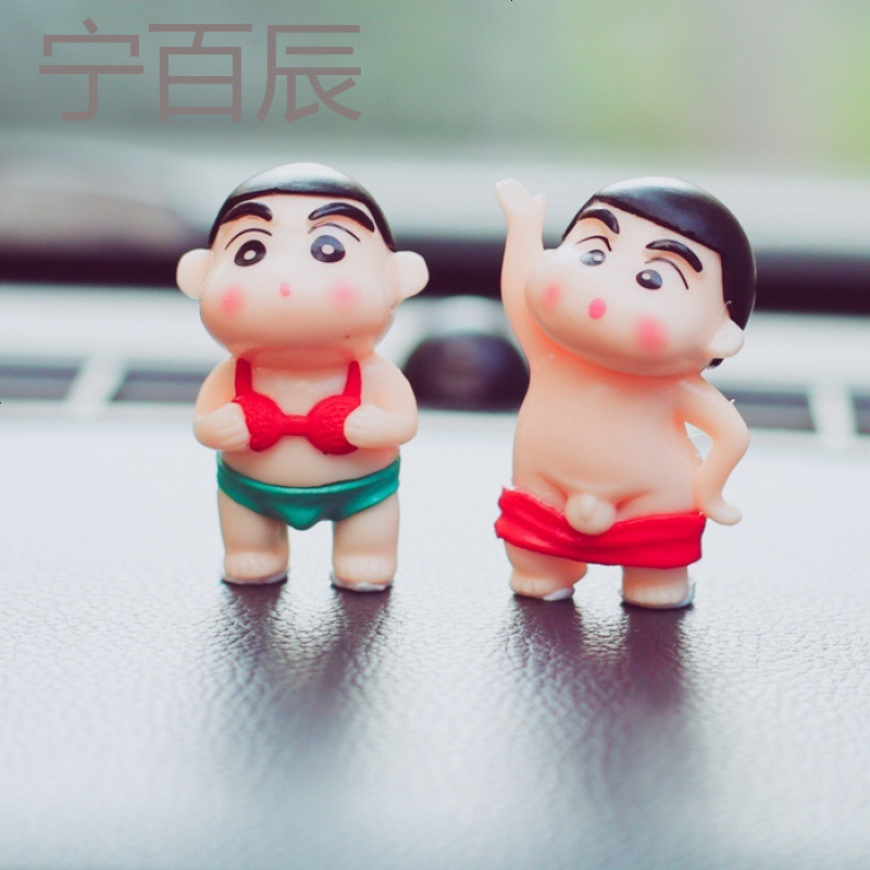 创意汽车摆件蜡笔小新迷你公仔摆件可爱内饰车饰用品卡通玩偶