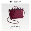 蕉下轻便扩容迷你斜挎包LC699绛纱红