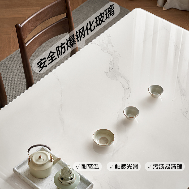 全友家居新中式餐厅客厅实木框架钢化玻璃台面餐桌软包坐面餐椅家具