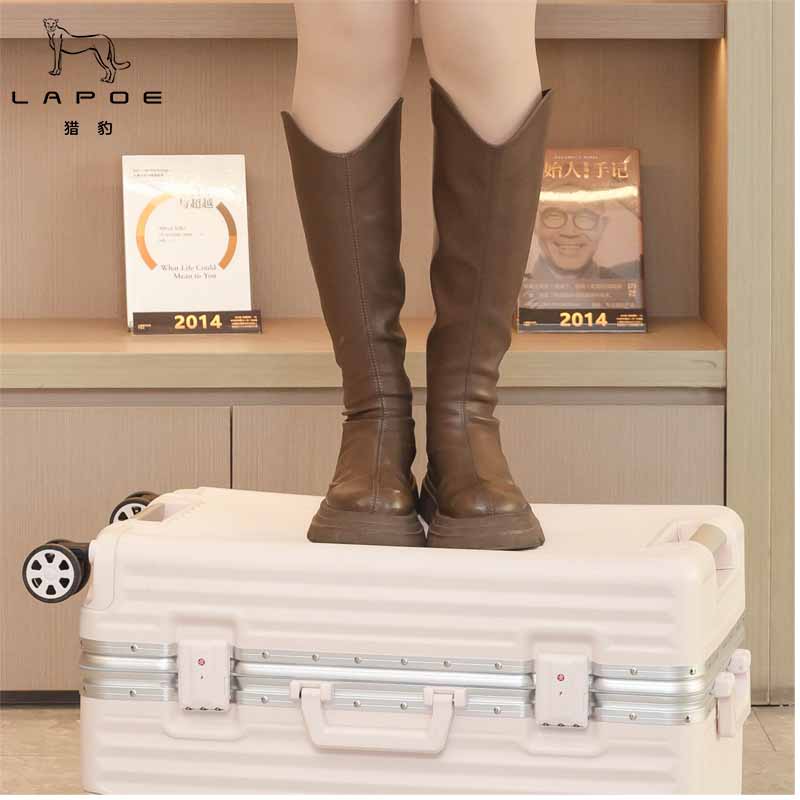 猎豹 4:6开超大容量拉杆箱行李箱24寸 LB24E/个高清大图