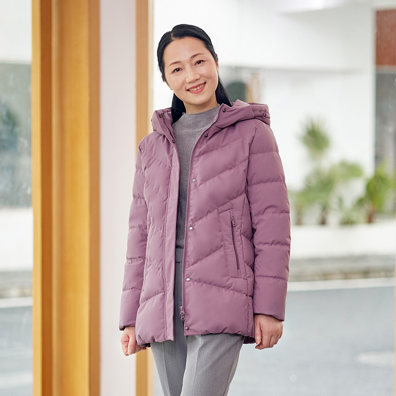 坦博尔新款羽绒服女妈妈款连帽大码宽松冬季中老年保暖外套