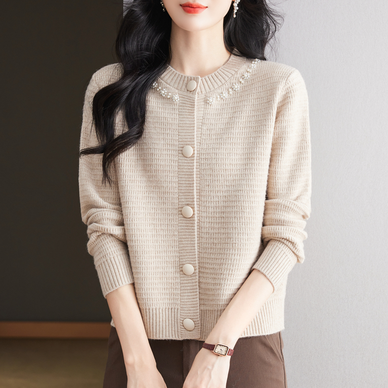 恒源祥彩羊秋冬新款时尚羊毛衫女针织开衫圆领珍珠毛衣外套加厚