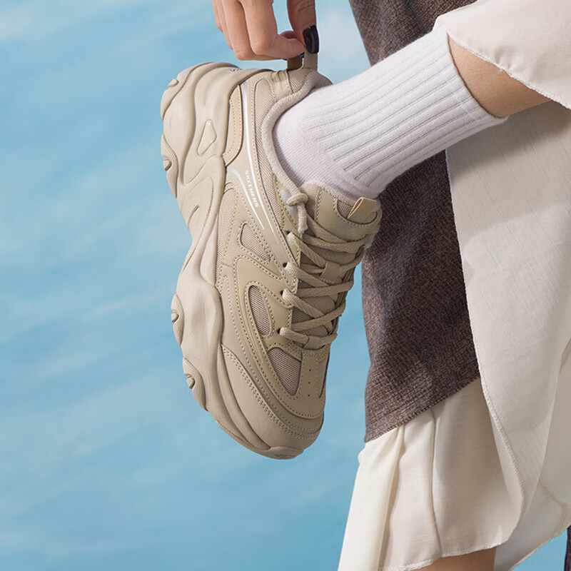 斯凯奇(Skechers)女鞋 冬季新款运动鞋时尚耐磨轻便舒适休闲鞋子 150522-SAND高清大图