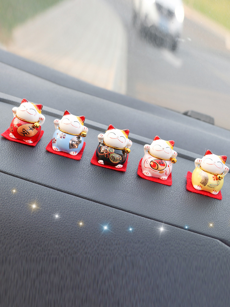 汽车摆件创意个性招财猫车内饰品网红小车载中控台漂亮装饰女