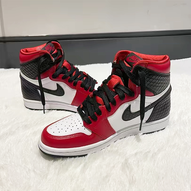 [经典aj]nike/耐克air jordan 1丝绸蛇纹 黑白红芝加哥 高帮篮球鞋cd