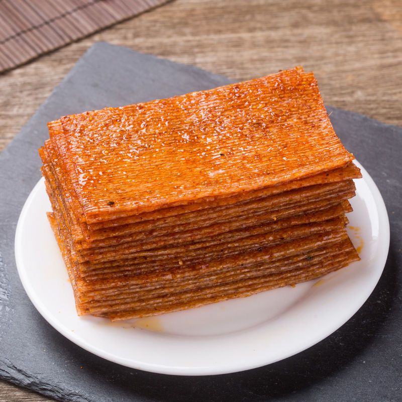 嘴巴香辣片辣条零食批发麻辣怀旧儿时小时候亲嘴片嘴巴香网红休闲10袋