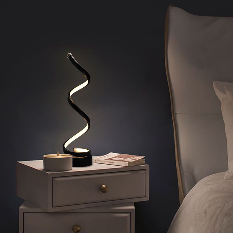 卧室台灯创意简约北欧夜灯充电酒吧桌灯浪漫婚庆喂奶插电床头台灯