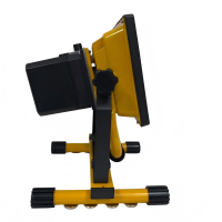 采用大功率LED,固态免维护光源,光效高、寿命长、绿色环保、发热量低,可在各种场所安全、可靠工作;