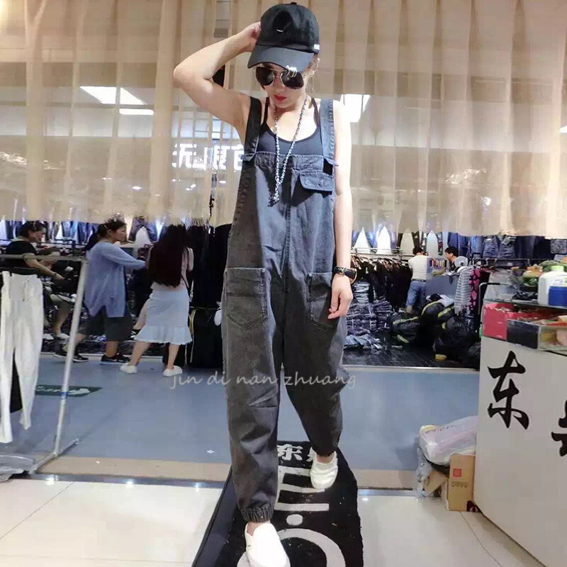 迪鲁奥（DILUAO)欧洲站2019秋冬新款勾勾可爱欧货宽松两面穿连体牛仔裤女_379_906 XS 黑灰色背带裤(单件)