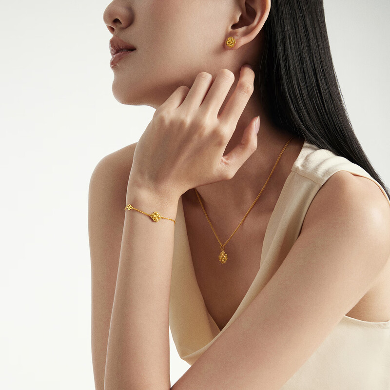 周大福爱心四叶草足金黄金吊坠女计价(工费360)EOF1831送生日礼物高清大图