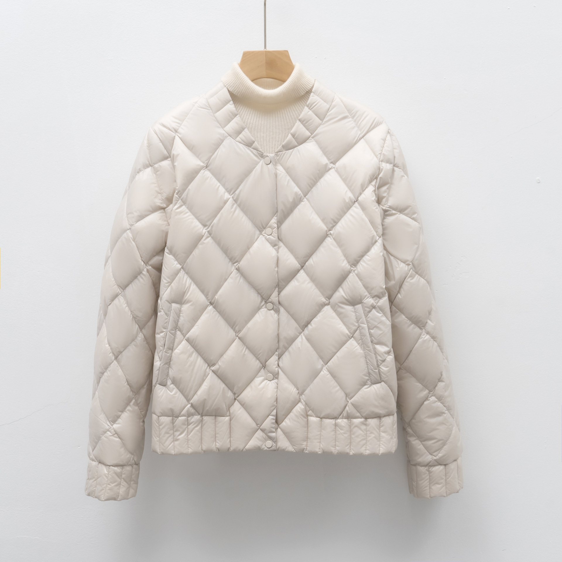 90绒简约内搭款女式羽绒菱形格圆领新款女装轻薄款羽绒服