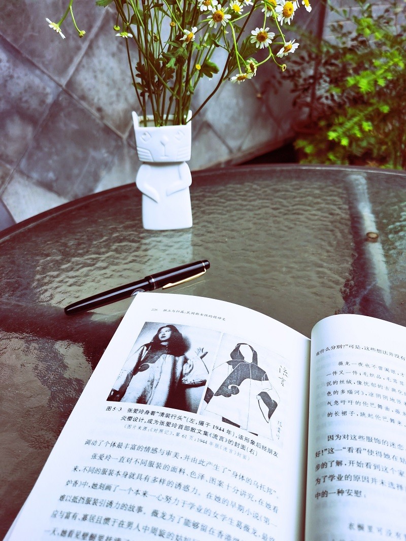[醉染正版]独立与归属 民国新女性的精神史 杭苏红 阅读近代著名女性的生命历程与精神生活 回望中国现代个体及其精神的独立高清大图
