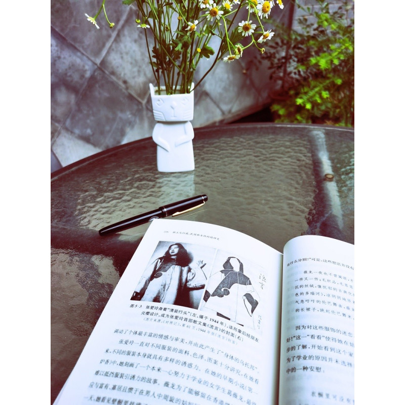 [醉染正版]独立与归属 民国新女性的精神史 杭苏红 阅读近代著名女性的生命历程与精神生活 回望中国现代个体及其精神的独立