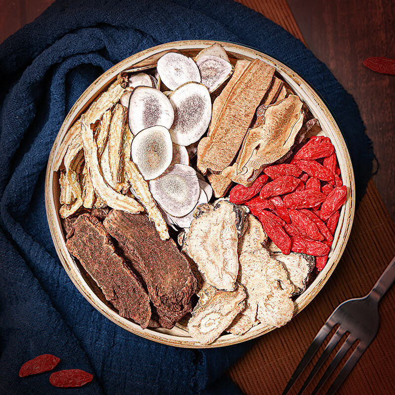 长白山人参泡酒料整参入料醇酿入味皂苷富集暖身益元盒装215g高清大图