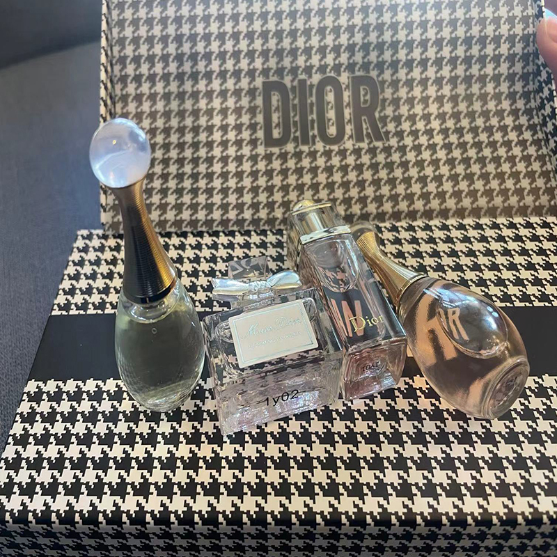 闺蜜老婆礼品]dior香水小样4件套5ml装 真我浓香 甜心小姐 魅惑淡香