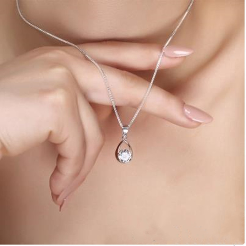 水滴造型坠女款简约风格项链坠饰锁骨链时尚饰品送女朋友七夕情人节