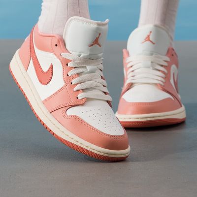耐克(NIKE)女鞋新款运动鞋Air Jordan 1潮流时尚场下休闲低帮篮球鞋DC0774-182 ZP DC0774-180/白色/粉色 39
