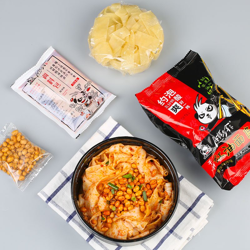 重庆麻辣多拿红油面皮非油炸方便面速食擀面皮袋装150g*3包