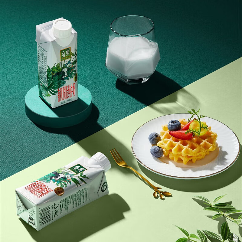 伊利金典3.8g乳蛋白 有机脱脂纯牛奶整箱 250ml*10盒 0脂肪 礼盒装高清大图