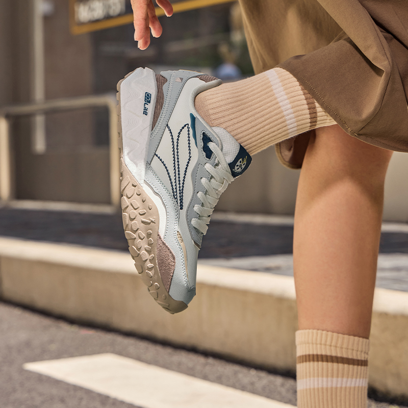 酥饼2.0丨361°女鞋运动鞋革面防泼水颗粒大底男休闲鞋高清大图