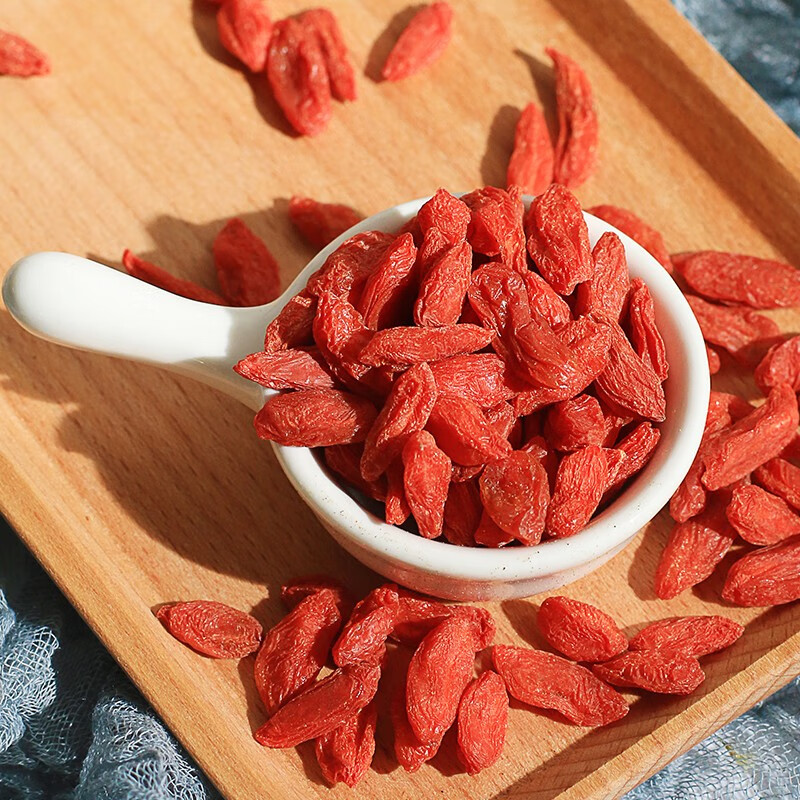 绿帝枸杞粒大甘甜果肉香醇籽少新鲜自然褶皱质地饱满特级200g高清大图