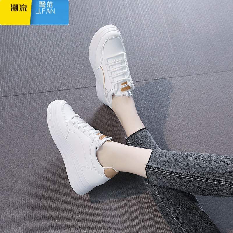 聚范轻便内增高女鞋2023新款百搭秋季厚底运动板鞋小白鞋女款