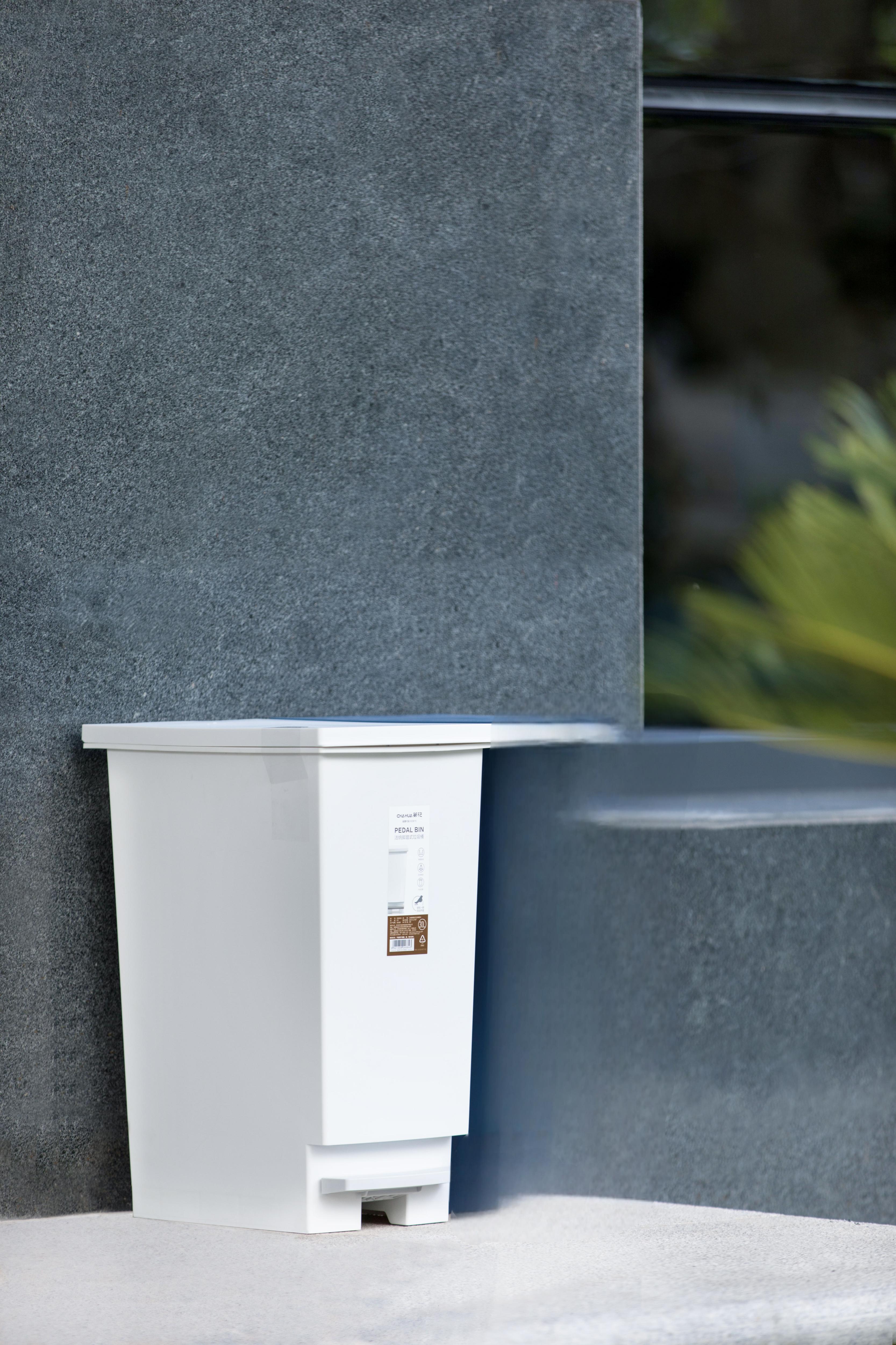 茶花 洁纳脚踏式垃圾桶45 45L/个高清大图