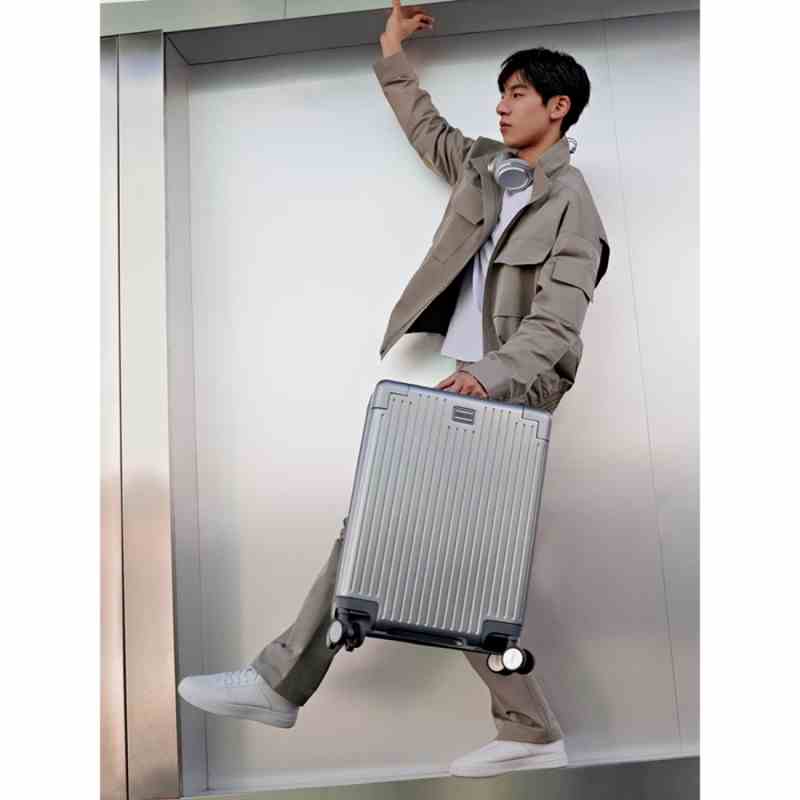 美旅八轮拉杆箱NF0*25001