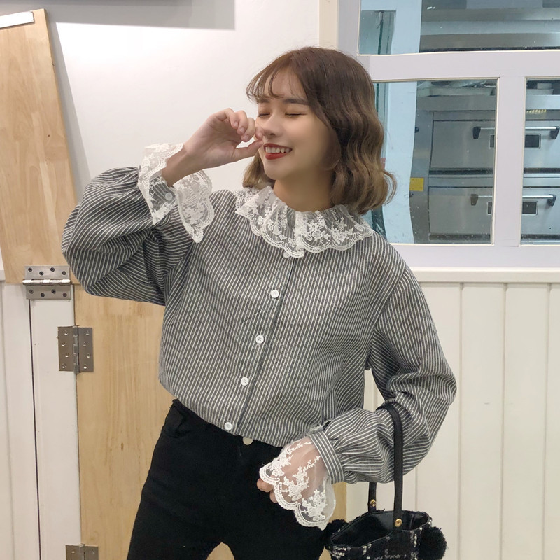 秋装新款韩版甜美小清新蕾丝花边条纹女学生百搭灯笼袖娃娃衫衬衫