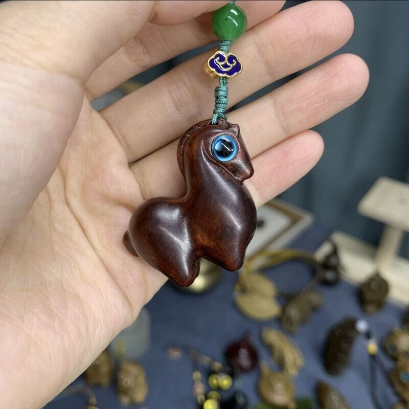 彩虹木雕小唐马挂件艺铭仙苑彩绘木生肖唐马吊坠手机链钥匙扣配饰高清大图