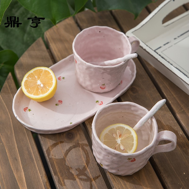 鼎亨手捏日式陶瓷可爱马克杯咖啡杯送勺牛奶杯粉色莓杯盘勺套装