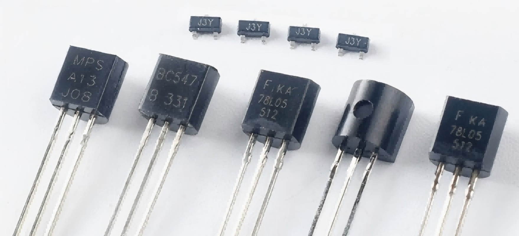 稳压二极管BZT52-B8V2Q,数量一个高清大图