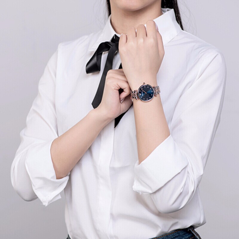 阿玛尼（Emporio Armani)手表 女士混色钢带休闲 水钻小巧石英腕表 AR11092高清大图