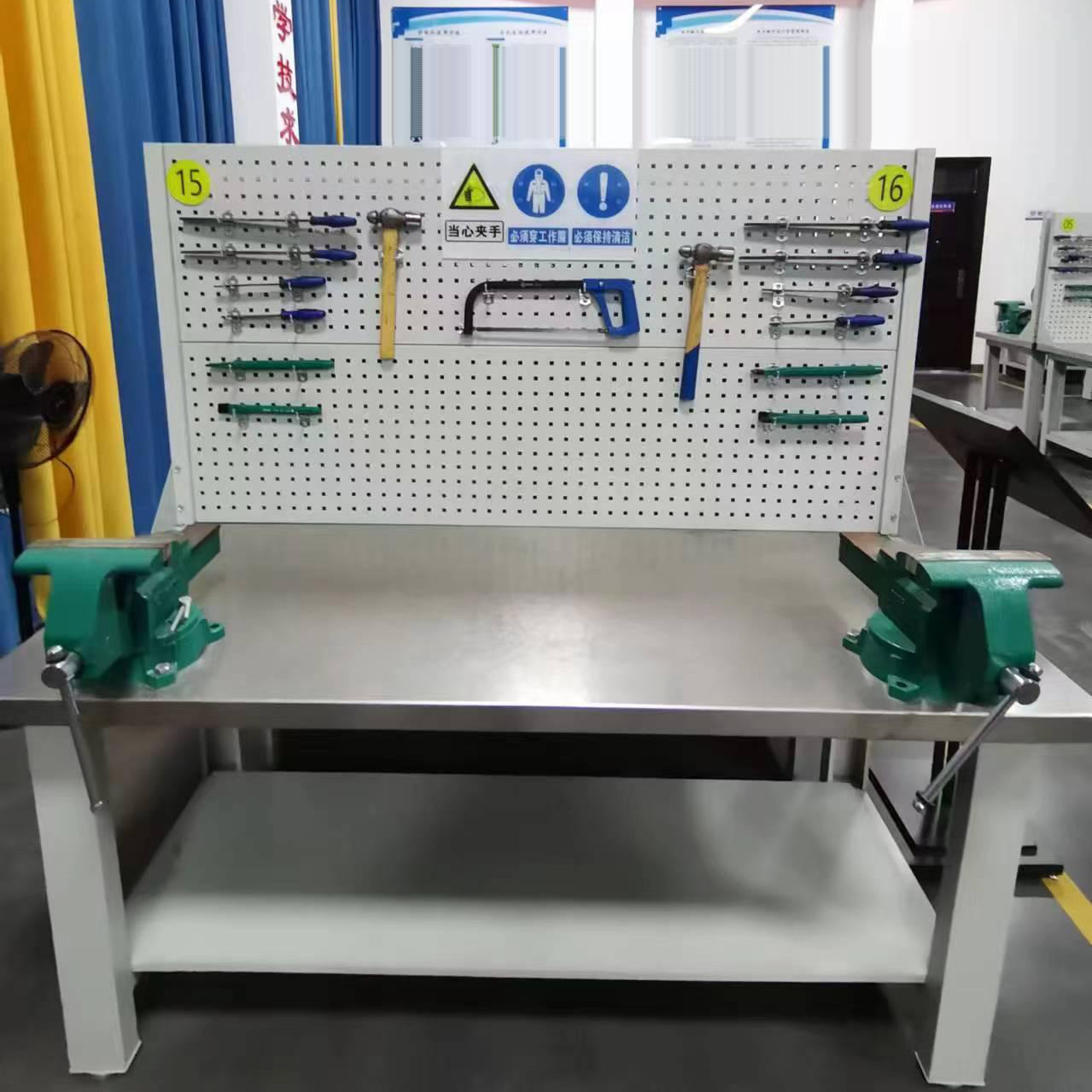 鑫金虎钳工工作台c1张高清大图