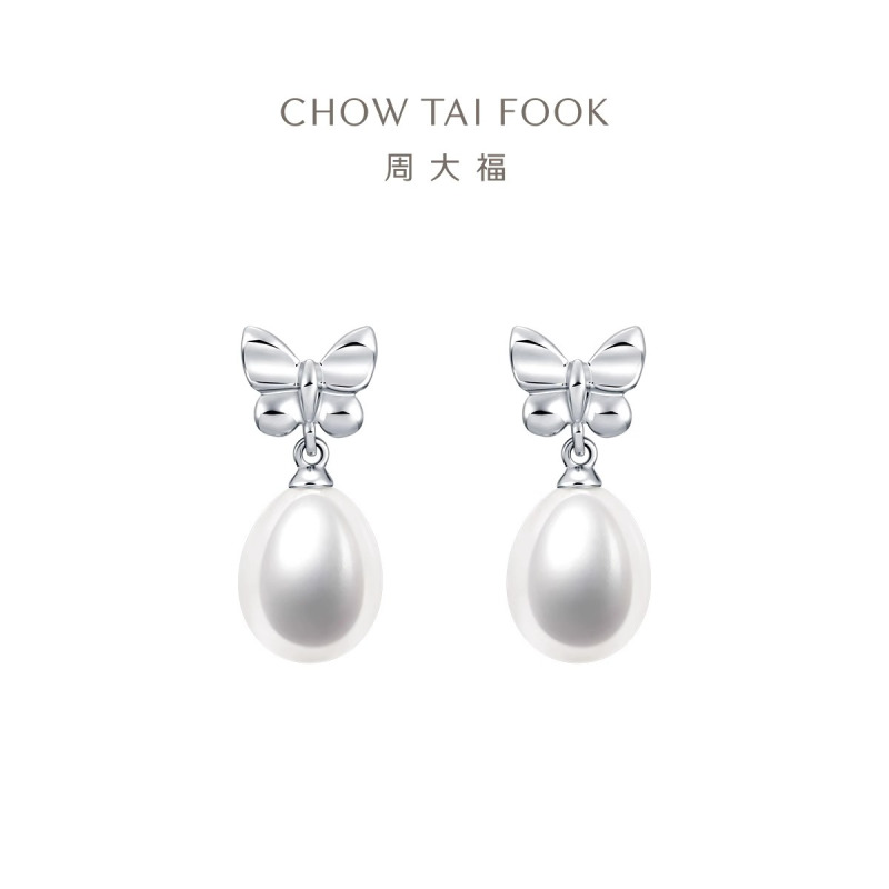 周大福蝴蝶结 925银镶珍珠耳钉生日礼物 AQ32612高清大图