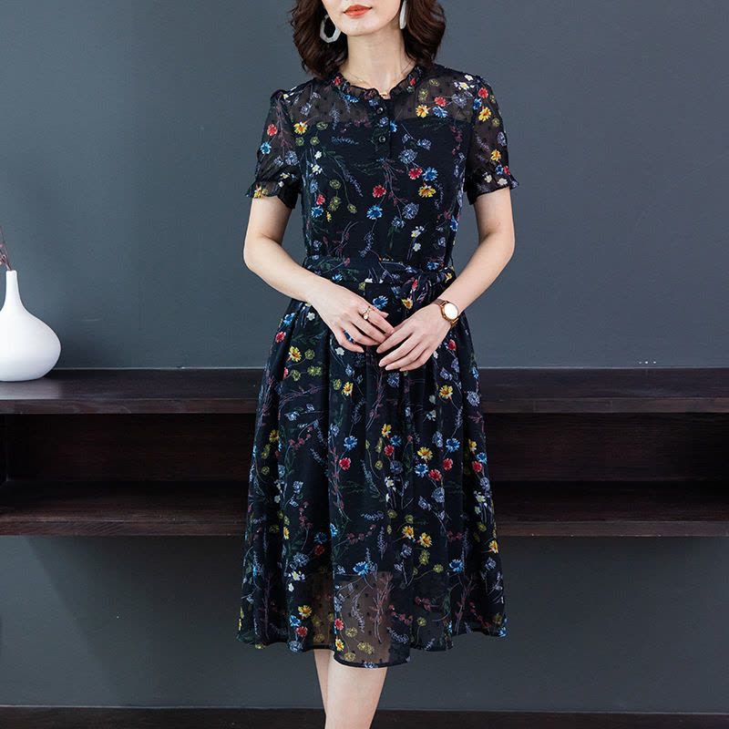 美动态大码女装小雏菊雪纺裙2022夏装胖mm收腰碎花雪纺连衣裙女潮图片