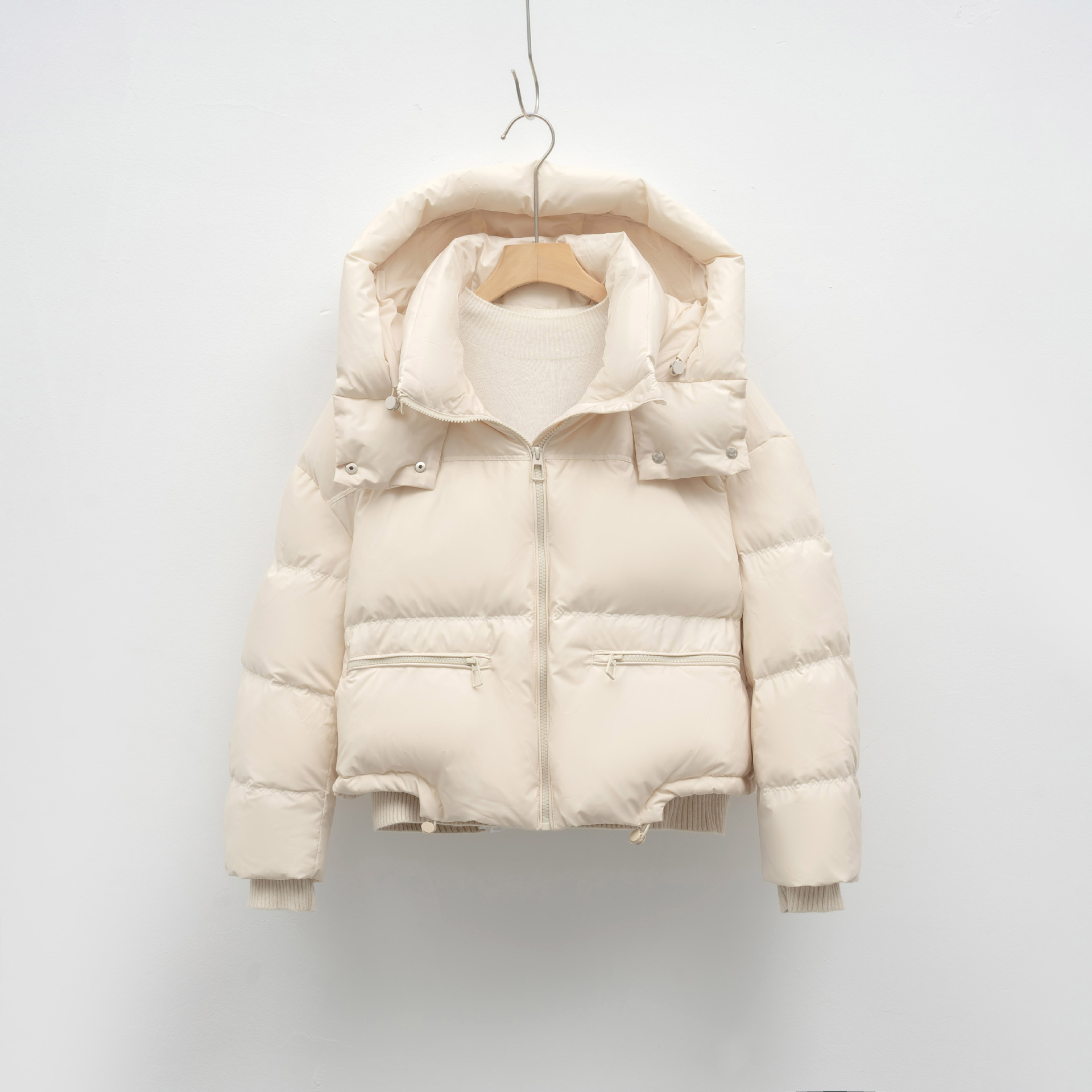 短款冬季白鸭绒时尚简约面包服加厚保暖蓬松外套羽绒服女高清大图