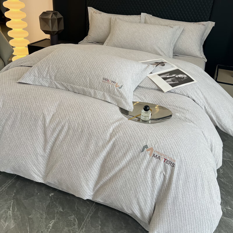 悠梦嘉居 全棉长绒棉磨毛刺绣四件套 1.5/1.8床可使用 被套+床单+枕套*2 中性灰 YJ-14569高清大图