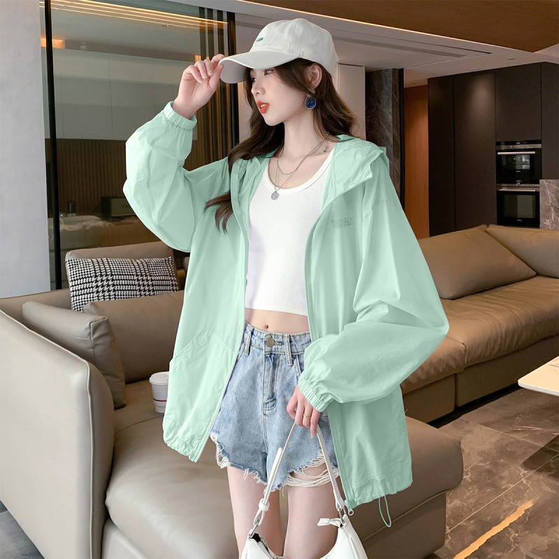 [直降价123元]唐狮夏季夏季防晒服女连帽简约文字印花外套薄款透气时尚韩系