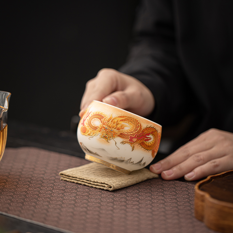 苏氏陶瓷(SUSHI CERAMICS)素烧羊脂玉瓷龙行大运禅定主人杯茶杯国家一级技师王文克老师作品