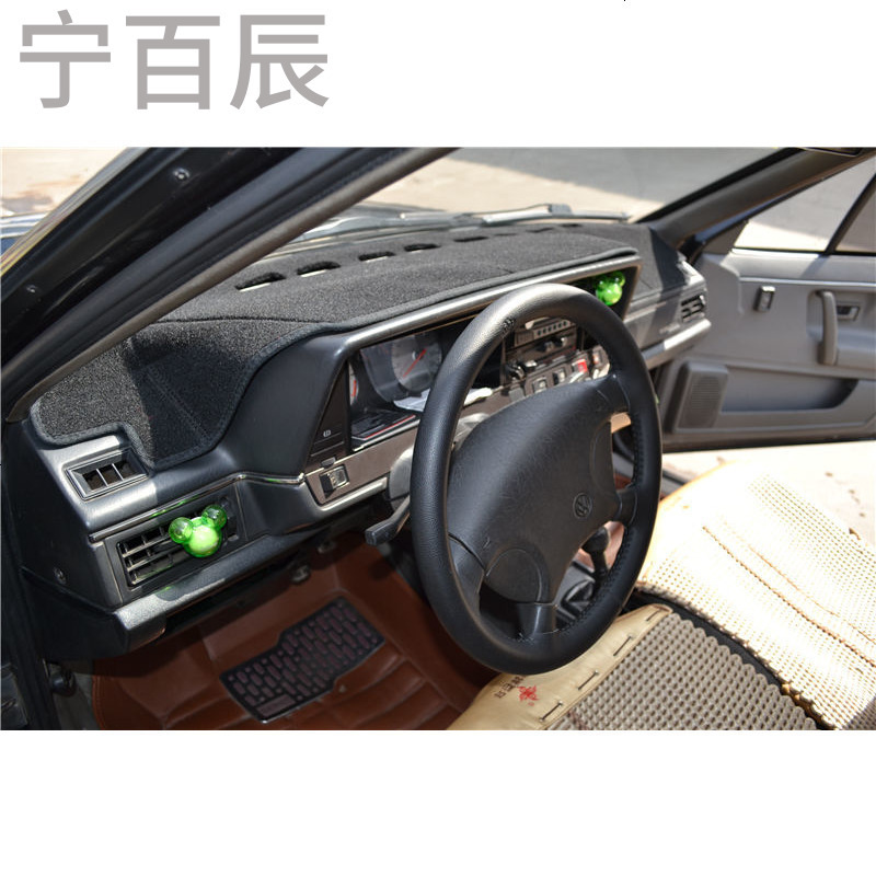 大众老桑塔纳专用中控台防晒仪表台避光垫改装汽车配件隔热防护垫