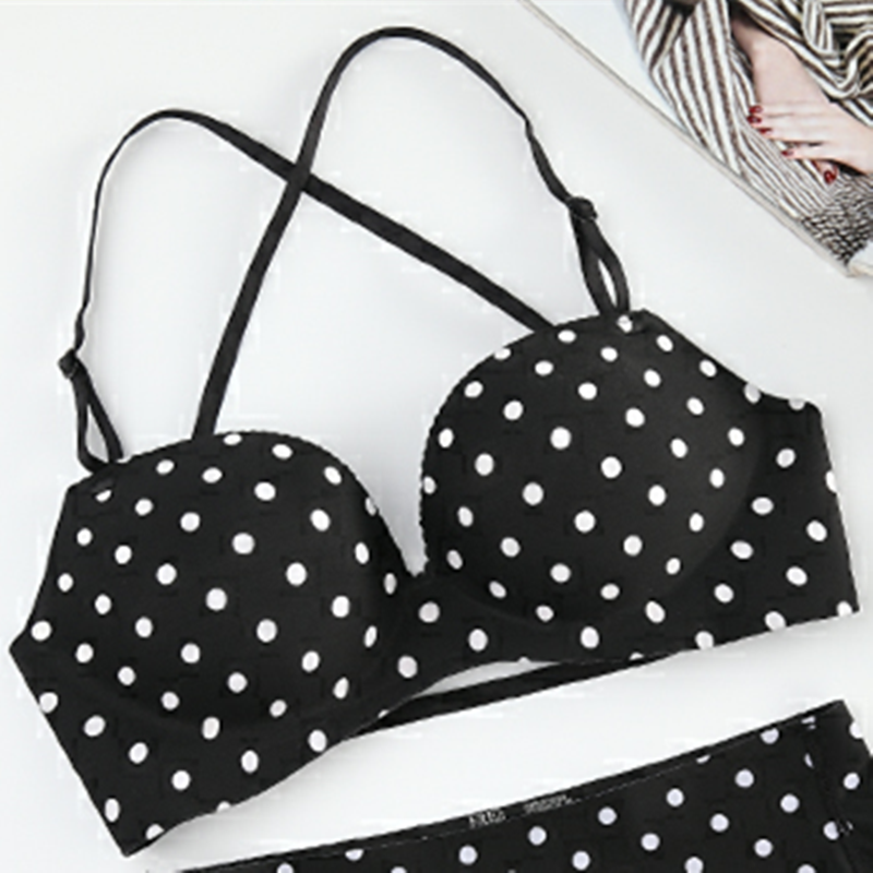 少女黑色美背挂脖文胸光面无痕拢胸罩露背性感交叉肩带内衣套装