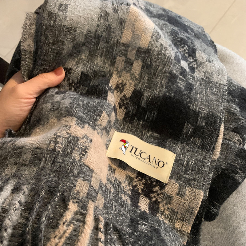 啄木鸟2024冬新款复古格纹围巾女冬季保暖百搭情侣氛围感围脖学0 黑灰色