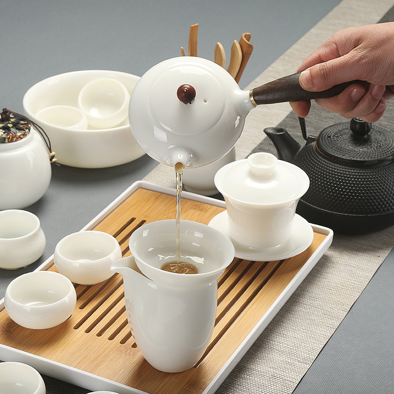 德化白瓷功夫茶具套装家用烘焙精灵茶艺简约高白陶瓷壶现在越来越多