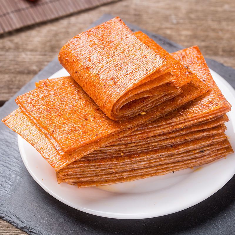 嘴巴香辣片辣条零食批发麻辣怀旧儿时小时候亲嘴片嘴巴香网红休闲10袋