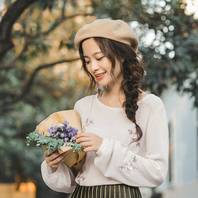 茵曼2018秋装新款优雅清新绣花灯笼袖针织衫女休闲文艺范套头毛衣