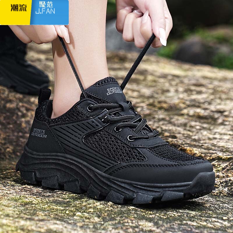 聚范男鞋夏季2024新款旅游鞋子透气男士网面全黑色休闲运动鞋男款防滑 黑色 43标准运动码