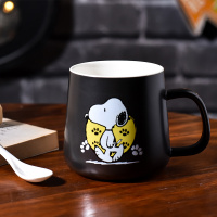 史努比(SNOOPY)创意卡通陶瓷杯子带盖勺马克杯情侣水杯咖啡牛奶杯办公杯 5010W 黑色白色