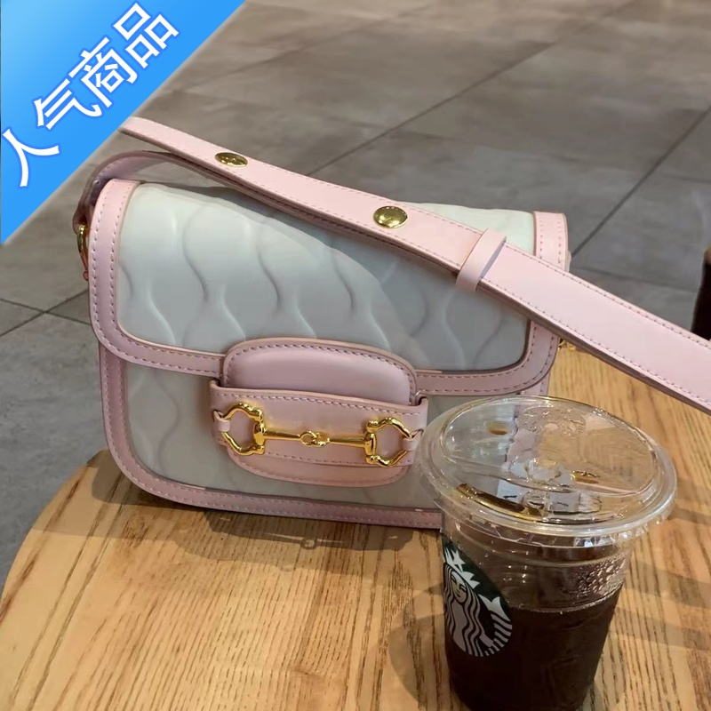 封后粉色腋下包小众感轻奢女包2022新款休闲马鞍包单肩斜挎包女斜挎包