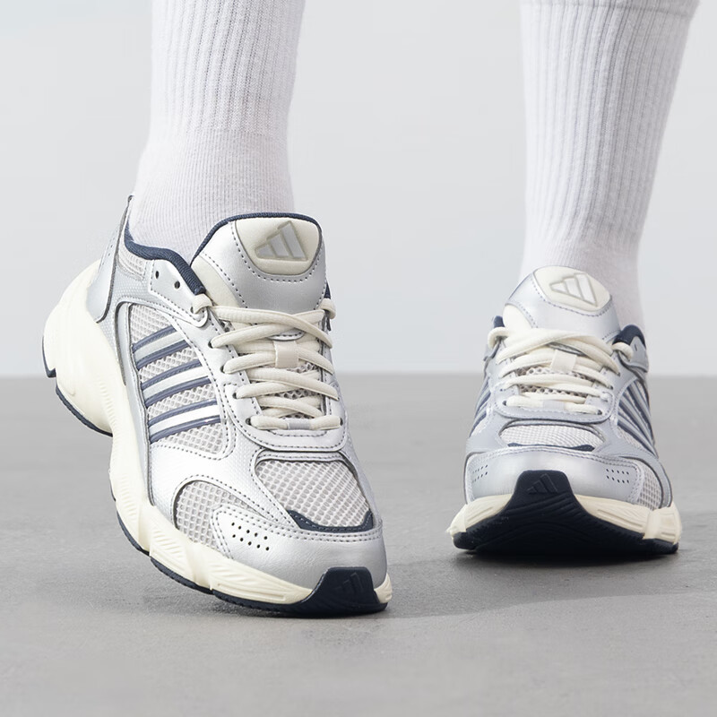 阿迪达斯 (adidas)女鞋 春季新款运动鞋低帮轻便舒适健身训练缓震女士跑步鞋